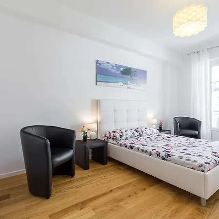 - Promenade Des Apartment