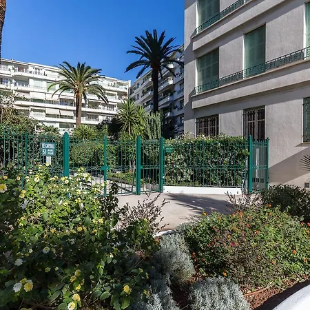 - Promenade Des Apartment